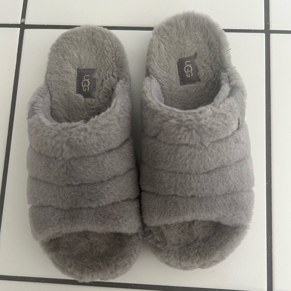 UGG slippers in good condition